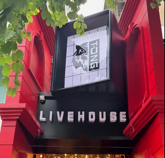 Bàn Giao Máy Bong Bóng Khói 4 in 1 Thaki Light Cho TÒNG Livehouse Hà Nội